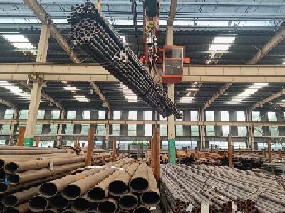 Ne le v arhitekturi, ampak tudi v inovativni uporabi jekla v proizvodnji težk...